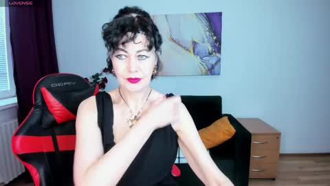 Snapshot of silvia_wallec chatting on 05-06-26, 05:57 Silvia Wallec online show from 05-06-26, 05:57
