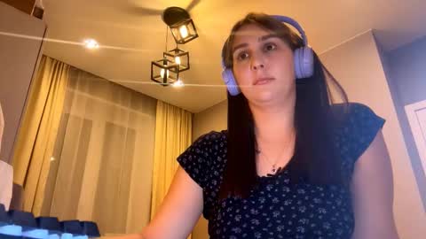 Rose online show from 10-10-25, 10:03