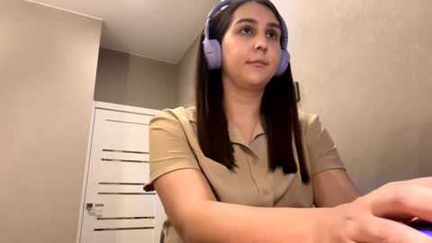Rose online show from 10-15-25, 10:04