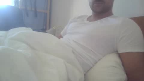 Snapshot of simml98 chatting on 04-08-26, 11:43 Sam online show from 04-08-26, 11:43