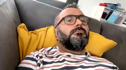 Snapshot of simon_bb chatting on 09-12-25, 07:30 Si online show from 09-12-25, 07:30