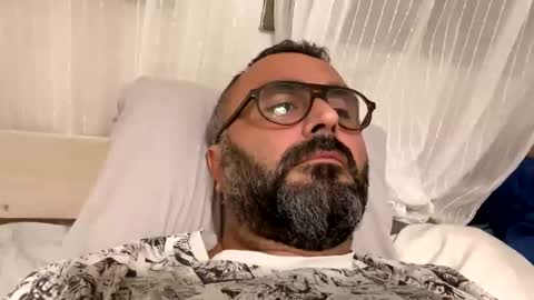 Snapshot of simon_bb chatting on 09-17-25, 08:10 Si online show from 09-17-25, 08:10