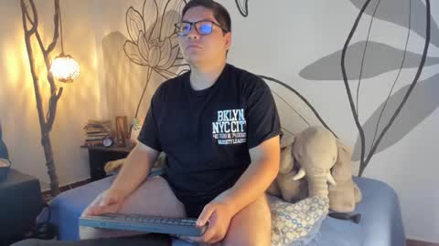 Snapshot of simon_colt chatting on 10-06-25, 04:48 simon colt online show from 10-06-25, 04:48