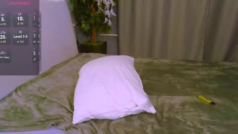 Snapshot of simona_rain chatting on 02-05-25, 01:00 Simona online show from 02-05-25, 01:00
