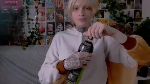 Snapshot of simona_rain chatting on 09-27-25, 09:09 Simona online show from 09-27-25, 09:09
