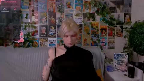 Snapshot of simona_rain chatting on 10-10-25, 12:31 Simona online show from 10-10-25, 12:31