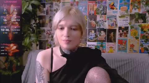 Snapshot of simona_rain chatting on 10-14-25, 01:17 Simona online show from 10-14-25, 01:17
