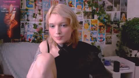 Snapshot of simona_rain chatting on 10-24-25, 09:33 Simona online show from 10-24-25, 09:33