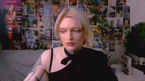 Snapshot of simona_rain chatting on 10-26-25, 11:42 Simona online show from 10-26-25, 11:42