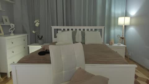 Simona  online show from 01-24-25, 05:00