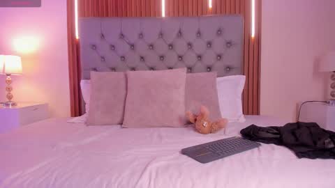 Snapshot of simonastar_ chatting on 02-11-26, 01:49 simonastar_ online show from 02-11-26, 01:49