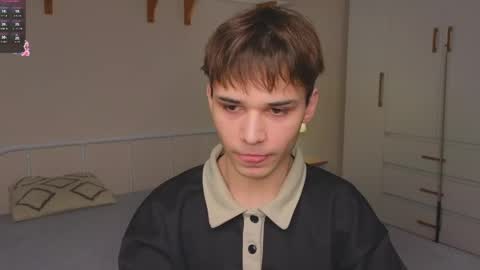 Snapshot of simonboy592 chatting on 04-11-26, 11:25 Alex online show from 04-11-26, 11:25