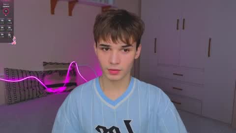 Snapshot of simonboy592 chatting on 04-14-26, 09:15 Alex online show from 04-14-26, 09:15