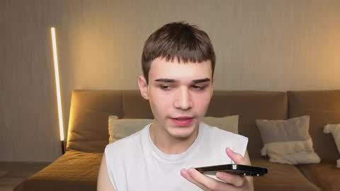 Snapshot of simonboy592 chatting on 05-12-26, 10:56 Alex online show from 05-12-26, 10:56