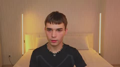 Snapshot of simonboy592 chatting on 05-25-26, 09:48 Alex online show from 05-25-26, 09:48