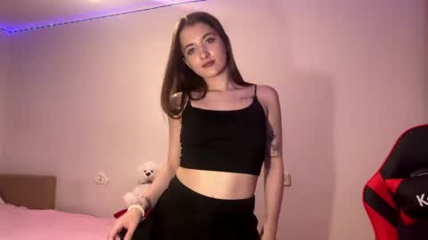 Snapshot of simoneperotta chatting on 06-03-26, 01:36 Alice online show from 06-03-26, 01:36