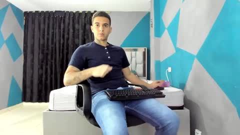 Snapshot of simonkeler chatting on 12-14-24, 05:36 SIMON KELER online show from 12-14-24, 05:36