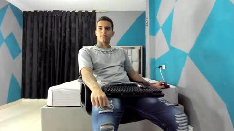 Snapshot of simonkeler chatting on 12-19-24, 02:34 SIMON KELER online show from 12-19-24, 02:34