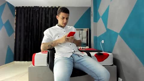 Snapshot of simonkeler chatting on 12-21-24, 04:03 SIMON KELER online show from 12-21-24, 04:03