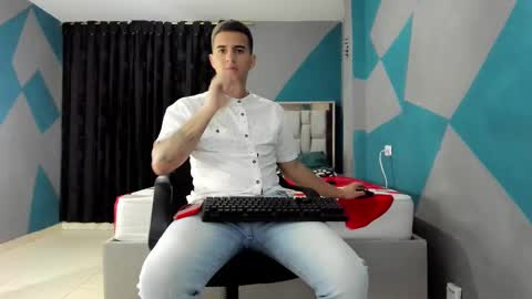 Snapshot of simonkeler chatting on 12-31-24, 02:29 SIMON KELER online show from 12-31-24, 02:29