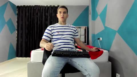 Snapshot of simonkeler chatting on 12-31-24, 08:23 SIMON KELER online show from 12-31-24, 08:23