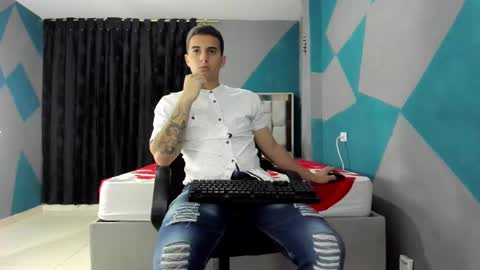 Snapshot of simonkeler chatting on 01-06-25, 07:42 SIMON KELER online show from 01-06-25, 07:42