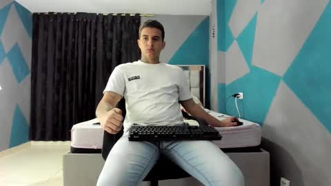 Snapshot of simonkeler chatting on 01-12-25, 05:03 SIMON KELER online show from 01-12-25, 05:03