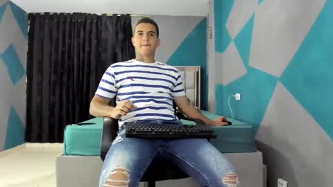 Snapshot of simonkeler chatting on 01-23-25, 09:18 SIMON KELER online show from 01-23-25, 09:18