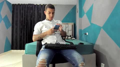 Snapshot of simonkeler chatting on 01-24-25, 10:19 SIMON KELER online show from 01-24-25, 10:19