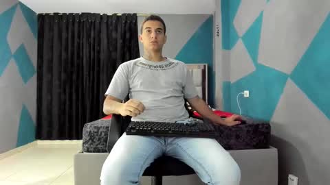 Snapshot of simonkeler chatting on 01-31-25, 01:01 SIMON KELER online show from 01-31-25, 01:01