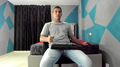 Snapshot of simonkeler chatting on 01-31-25, 04:03 SIMON KELER online show from 01-31-25, 04:03