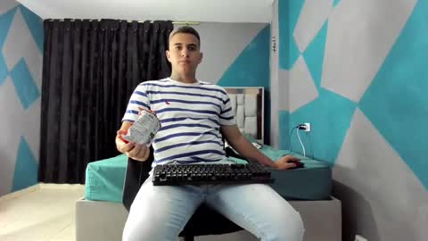 Snapshot of simonkeler chatting on 03-03-25, 11:03 SIMON KELER online show from 03-03-25, 11:03