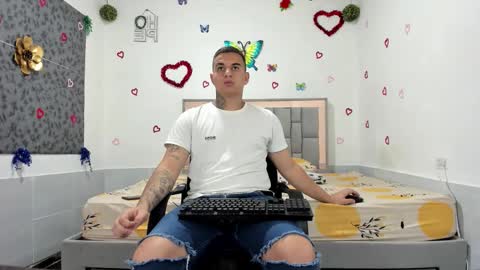 Snapshot of simonkeler chatting on 09-11-25, 11:38 SIMON KELER online show from 09-11-25, 11:38