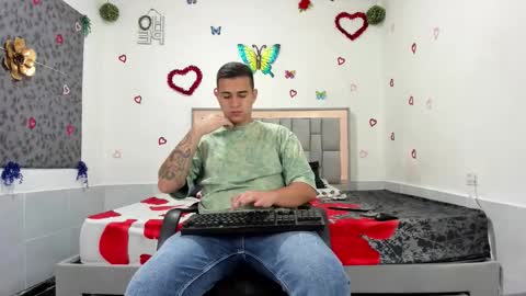 Snapshot of simonkeler chatting on 09-19-25, 03:52 SIMON KELER online show from 09-19-25, 03:52