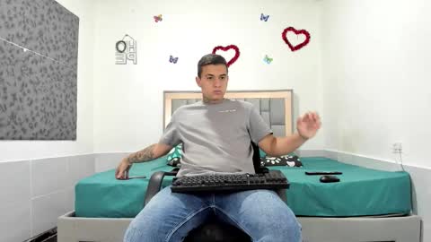 Snapshot of simonkeler chatting on 10-10-25, 11:09 SIMON KELER online show from 10-10-25, 11:09