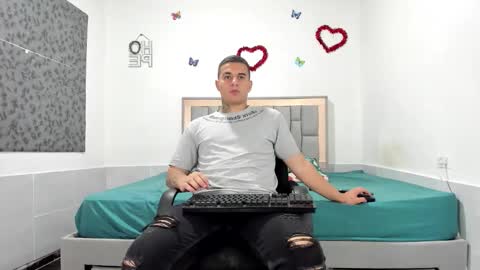 Snapshot of simonkeler chatting on 10-17-25, 02:15 SIMON KELER online show from 10-17-25, 02:15