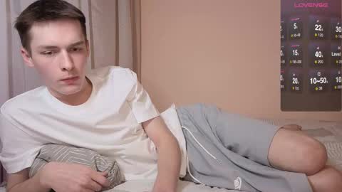 Snapshot of simonsecrett chatting on 01-08-26, 01:24 Simon online show from 01-08-26, 01:24