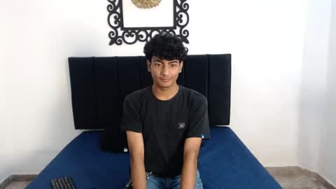 Snapshot of sinboy_ chatting on 04-19-26, 11:09 online show from 04-19-26, 11:09