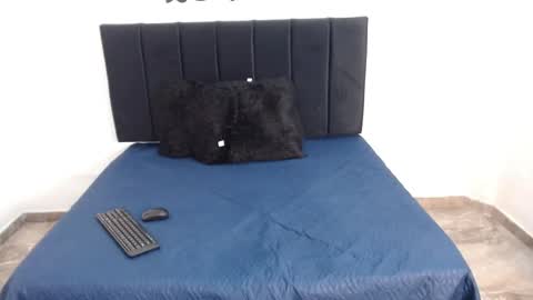 Snapshot of sinboy_ chatting on 04-19-26, 06:10 online show from 04-19-26, 06:10