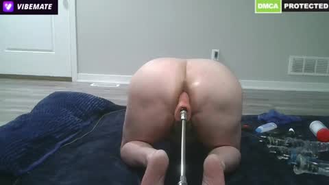 Snapshot of singleandhorny127048 chatting on 05-25-26, 12:27 Fuckmyass online show from 05-25-26, 12:27