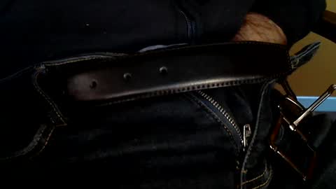 Snapshot of sinthesi chatting on 01-12-25, 07:32 Alex online show from 01-12-25, 07:32