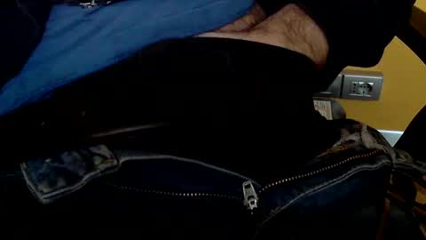 Snapshot of sinthesi chatting on 01-23-25, 01:02 Alex online show from 01-23-25, 01:02