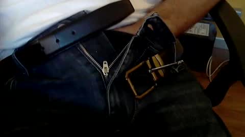 Snapshot of sinthesi chatting on 09-19-25, 12:28 Alex online show from 09-19-25, 12:28