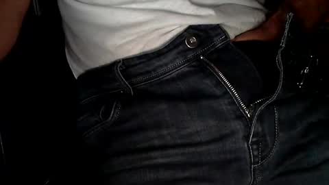 Snapshot of sinthesi chatting on 10-12-25, 06:01 Alex online show from 10-12-25, 06:01