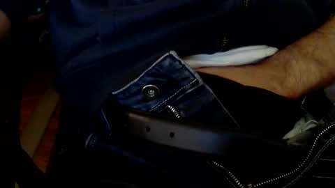 Snapshot of sinthesi chatting on 10-17-25, 11:35 Alex online show from 10-17-25, 11:35