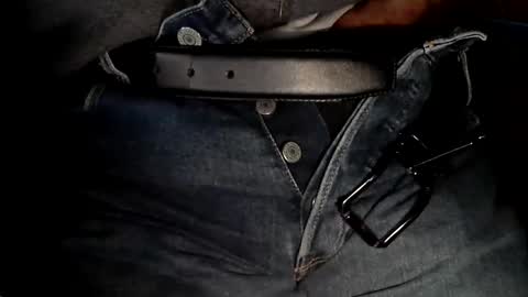 Snapshot of sinthesi chatting on 10-26-25, 05:46 Alex online show from 10-26-25, 05:46