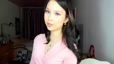 Snapshot of siobhanhelmstetler chatting on 11-15-25, 11:51 Emma online show from 11-15-25, 11:51