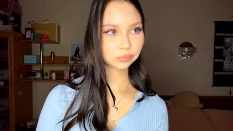 Snapshot of siobhanhelmstetler chatting on 11-25-25, 11:54 Emma online show from 11-25-25, 11:54