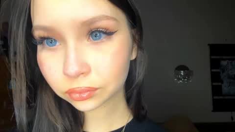 Snapshot of siobhanhelmstetler chatting on 12-01-25, 11:04 Emma online show from 12-01-25, 11:04