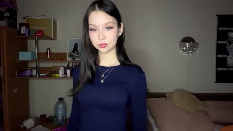 Snapshot of siobhanhelmstetler chatting on 12-04-25, 12:03 Emma online show from 12-04-25, 12:03